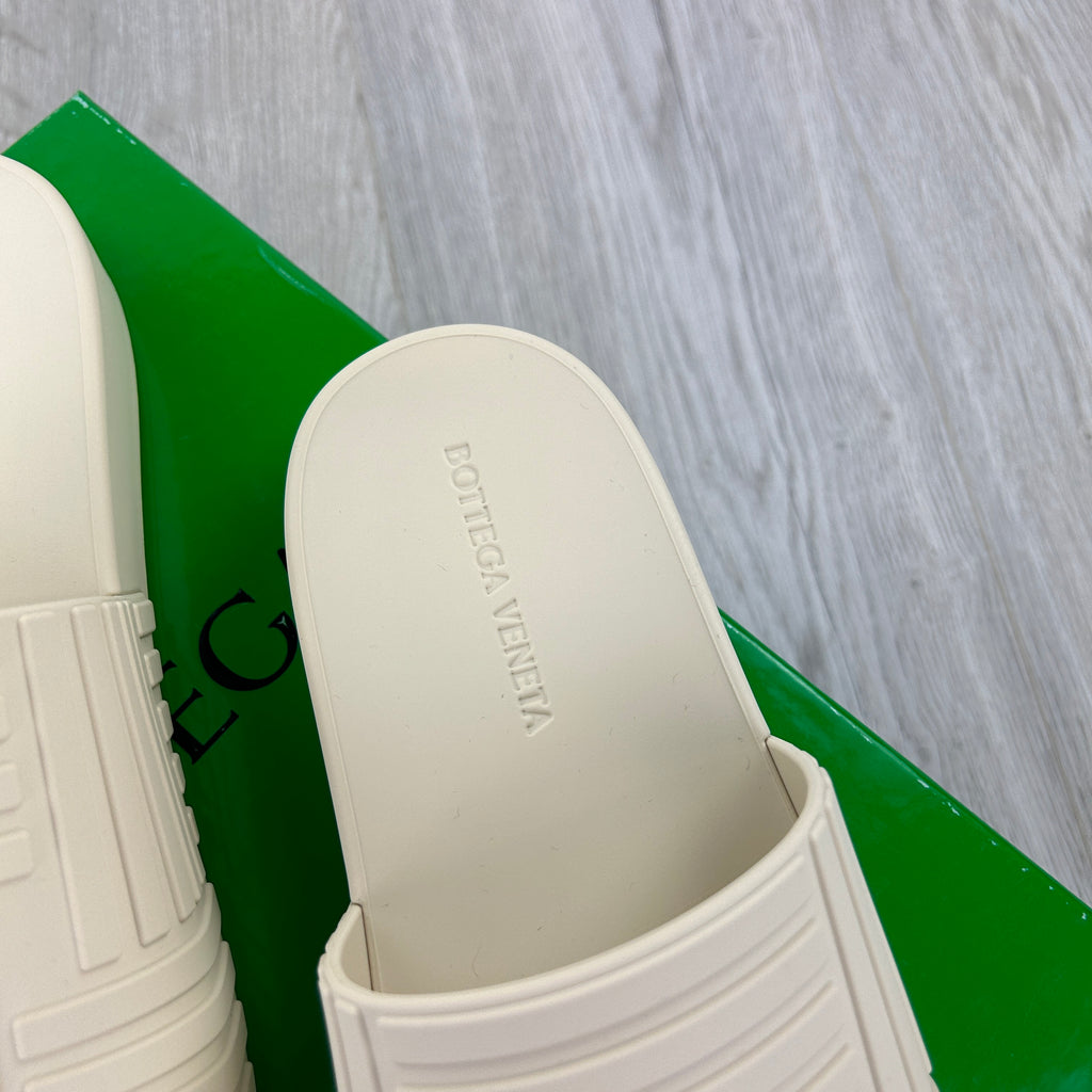 Bottega Veneta Women’s Cream Slides - Uk 5