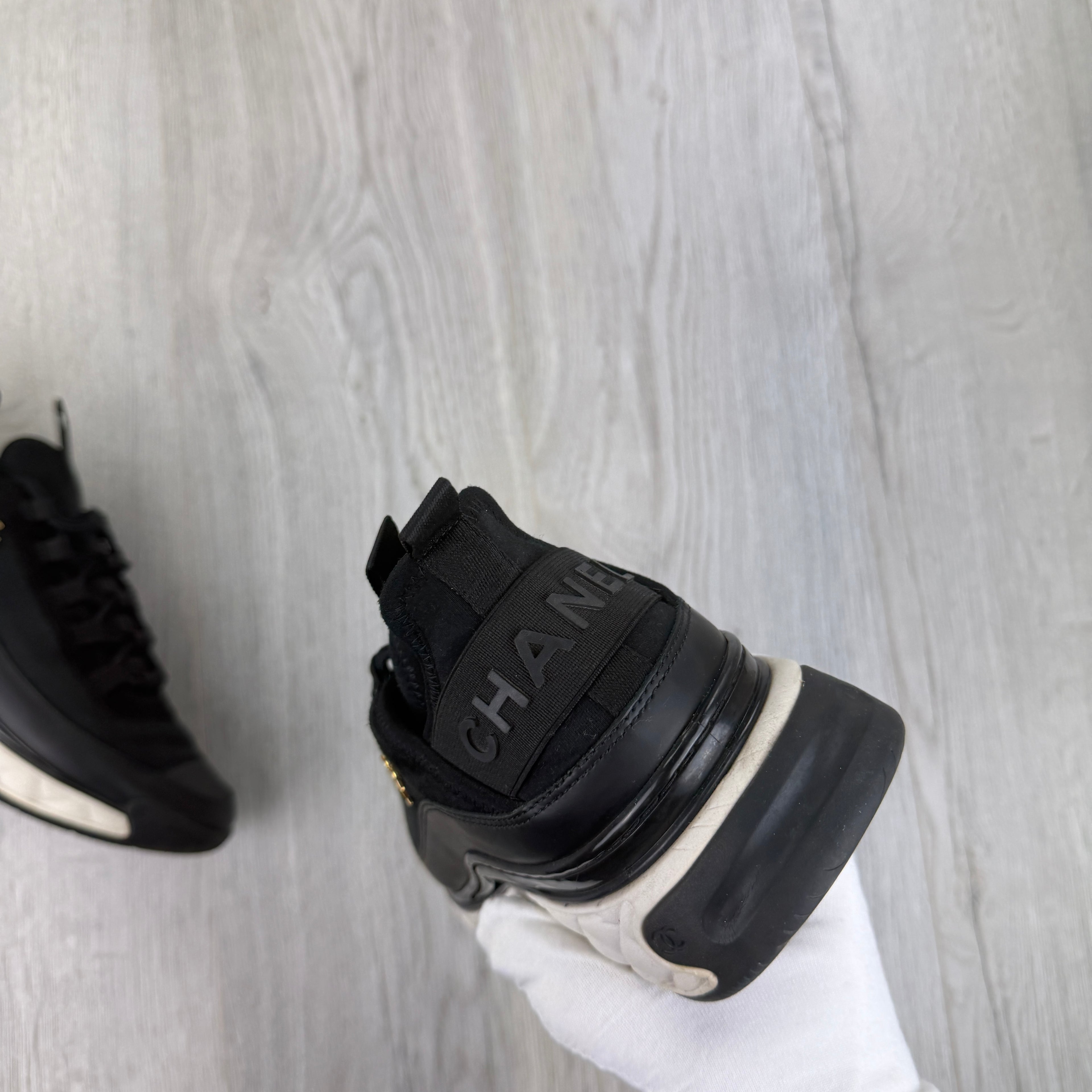 Chanel Men’s  Black CC Runners - Uk 7
