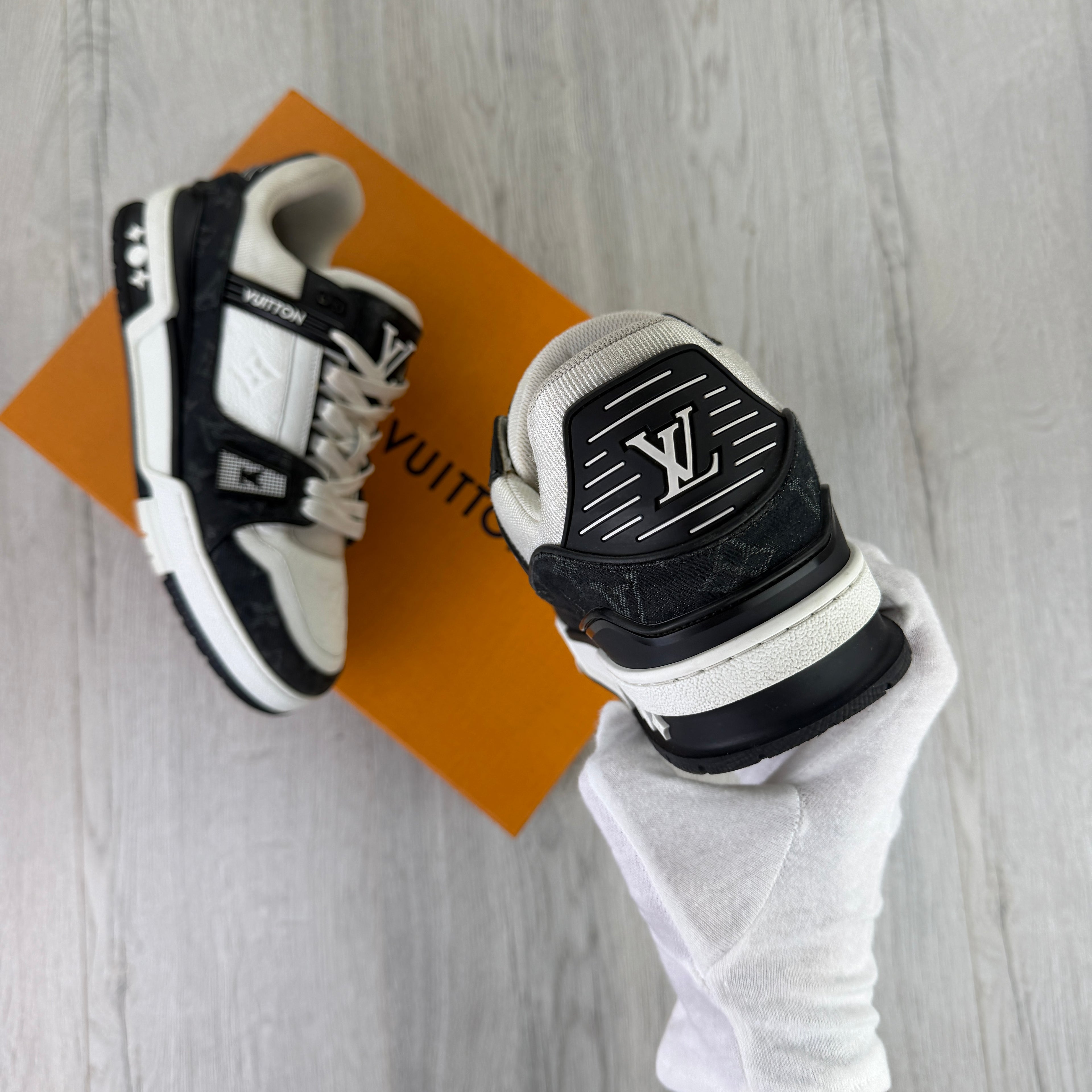 Louis Vuitton Men’s Black & White Low Trainers - Uk 6 (Fit 7)