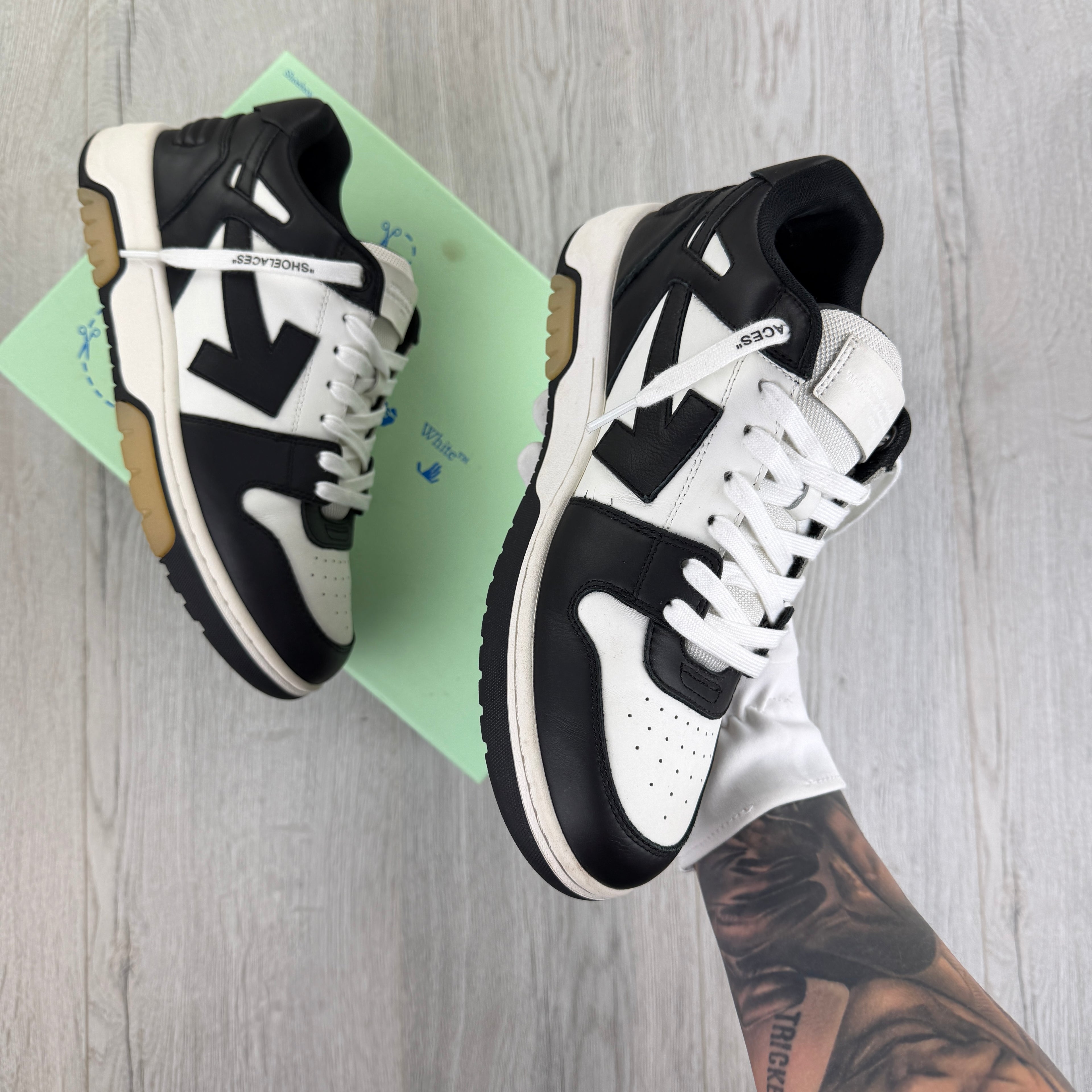 Off White Out Of Office Black & White Low Trainers - Uk 7