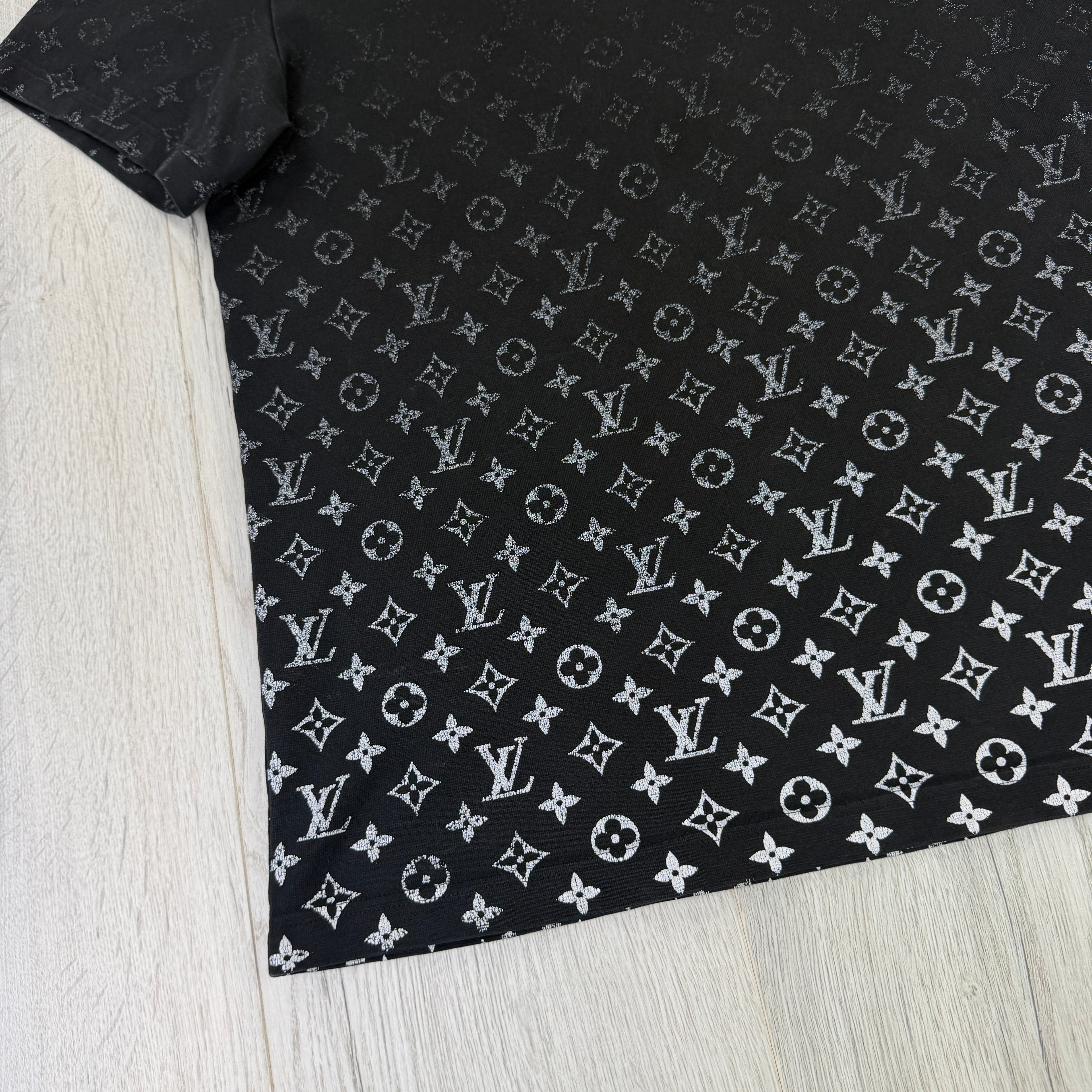 Louis Vuitton Men’s Black Gradient T-shirt