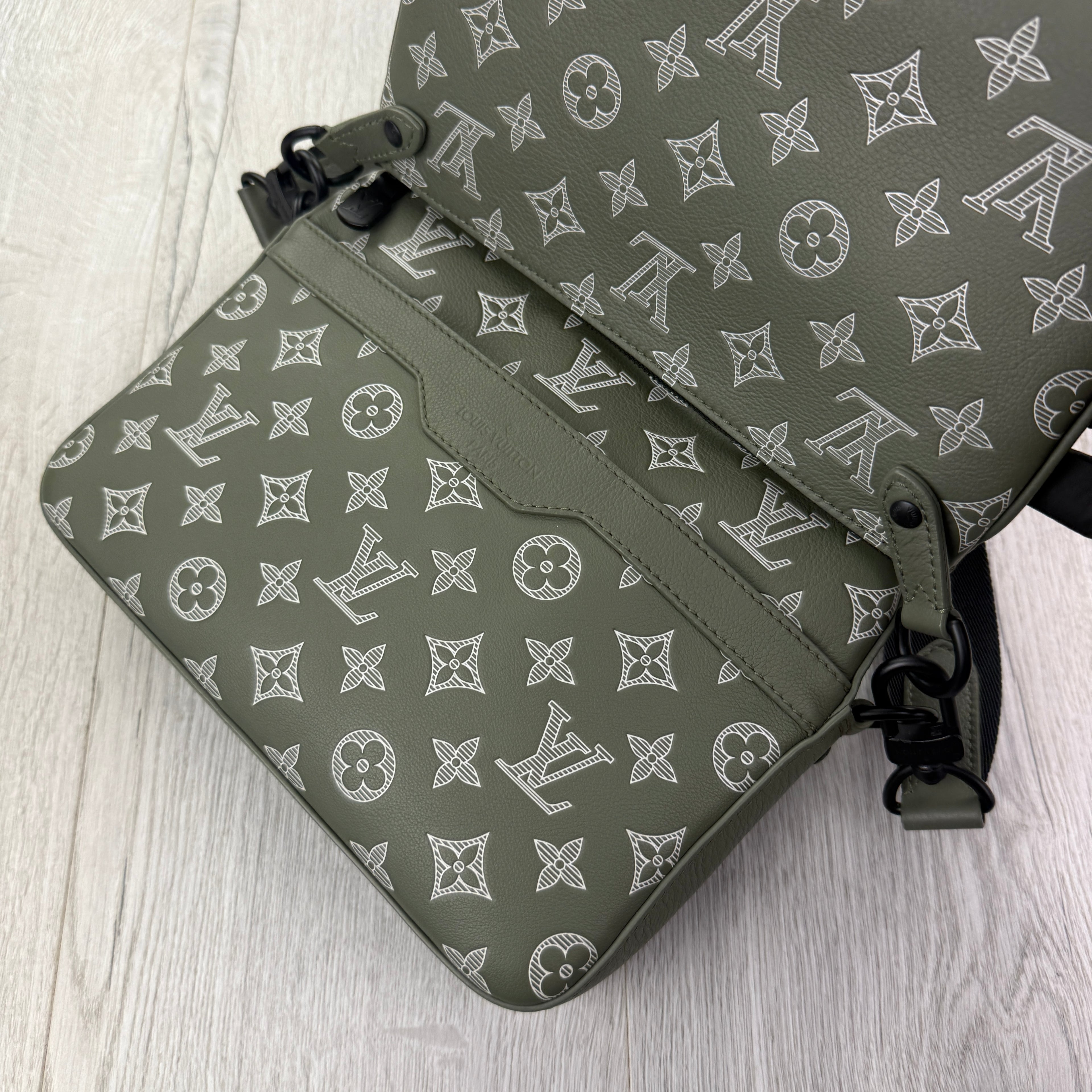 Louis Vuitton Men’s Olive / Khaki Monogram Trio Messenger Bag