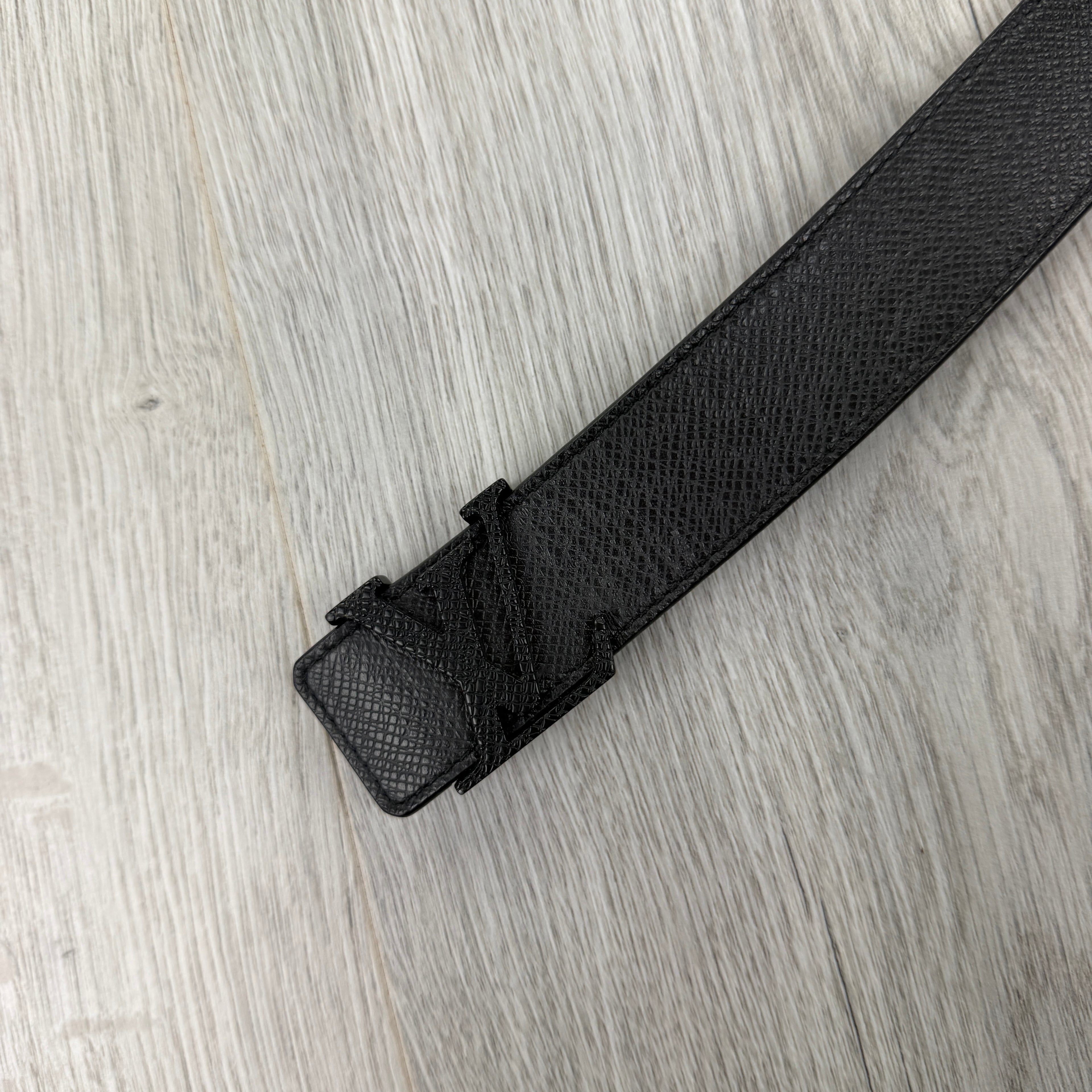 Louis Vuitton Men’s Black Thin Belt - 100 (Uk 28-34)