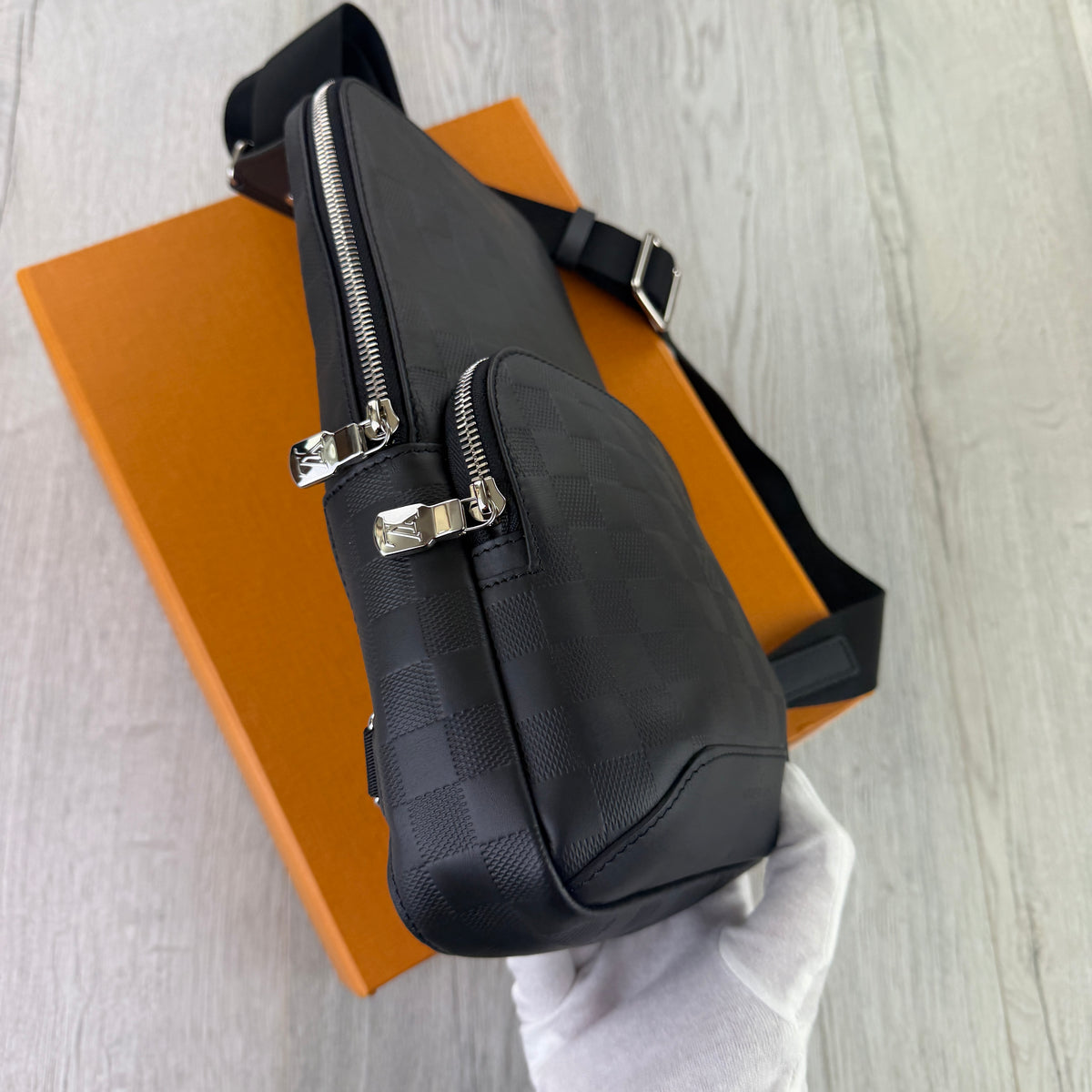 Louis Vuitton Men’s Damier Avenue Sling Side Bag