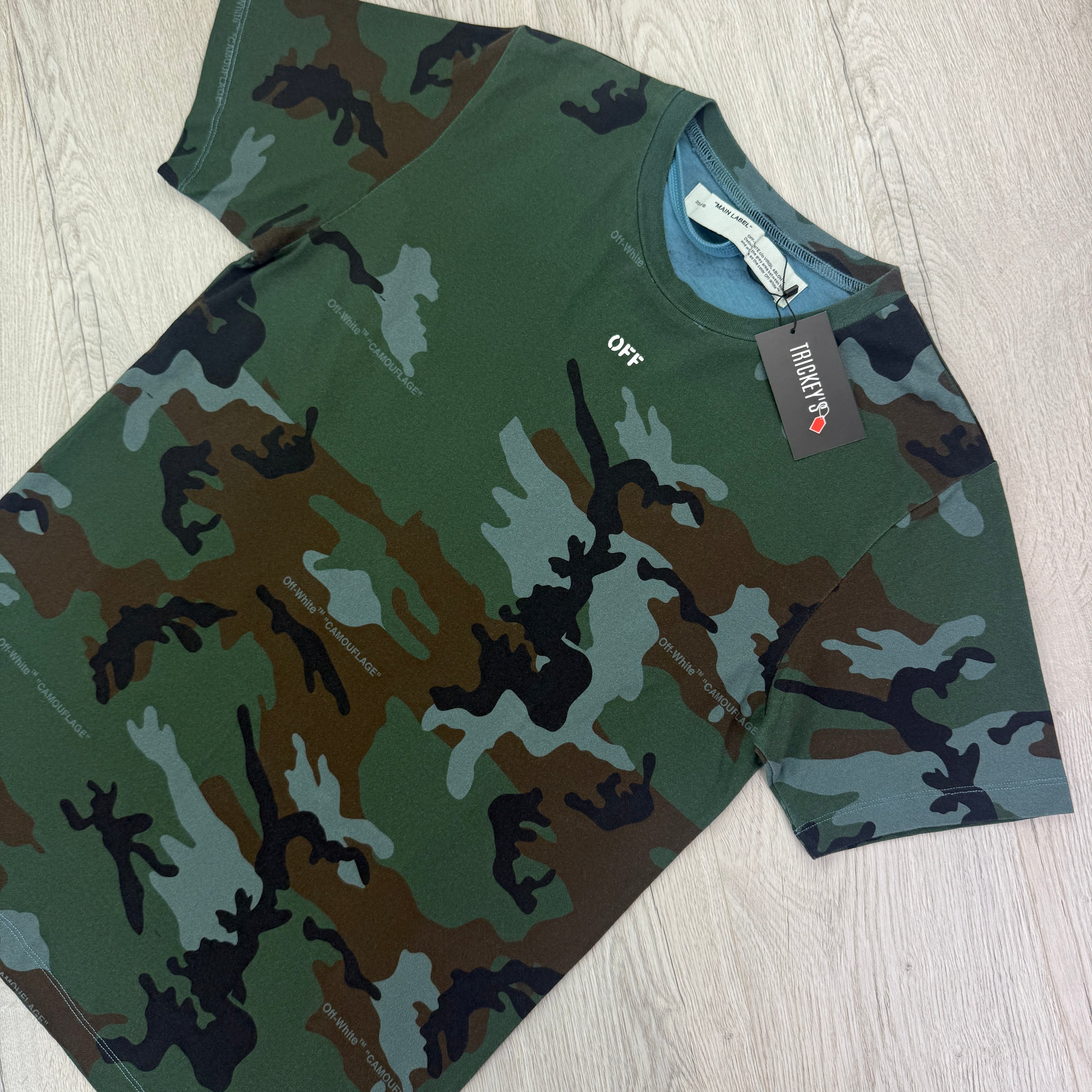 Off White Men’s Camo T-shirt - Medium