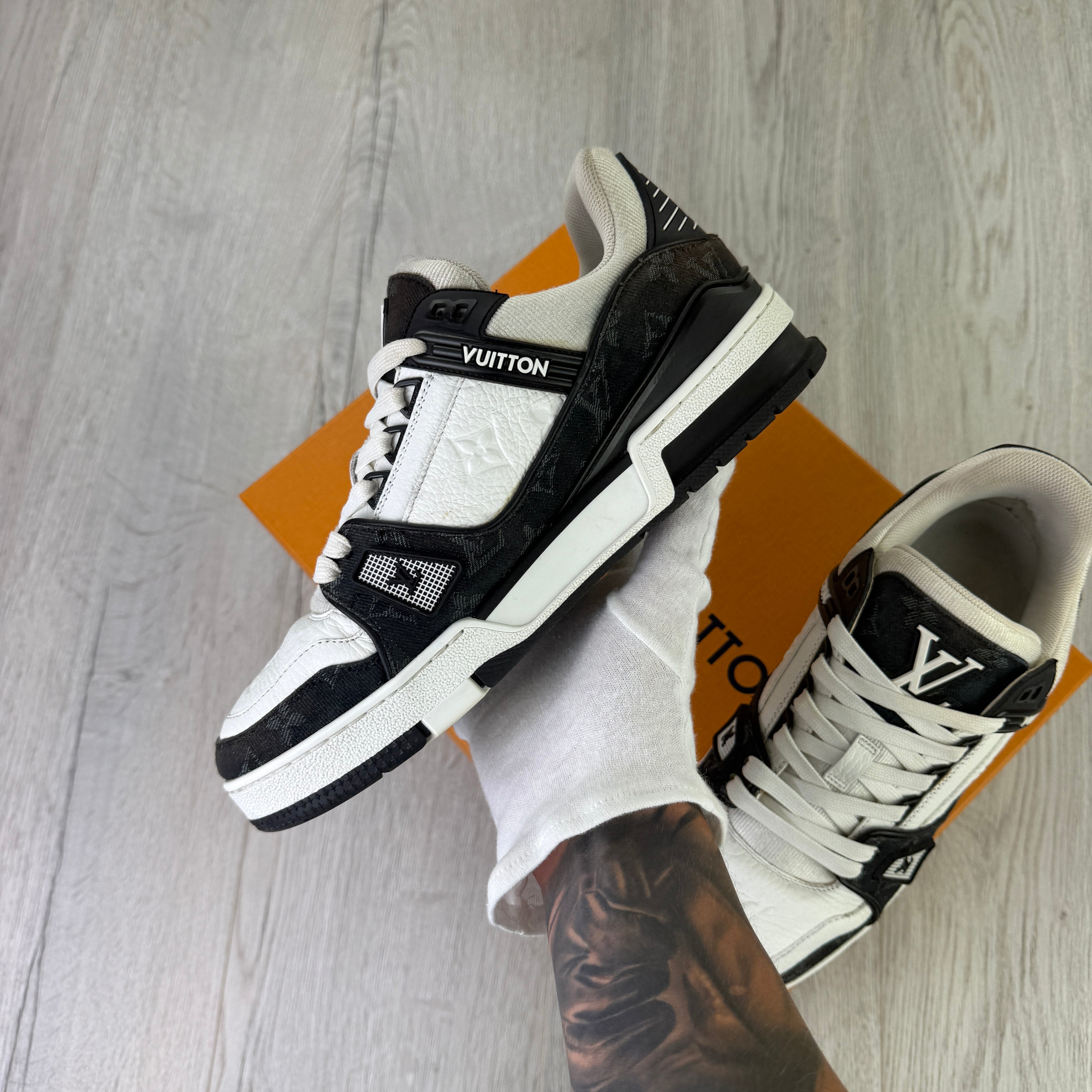Louis Vuitton Men’s Black & White Low Trainers - Uk 6 (Fit 7)