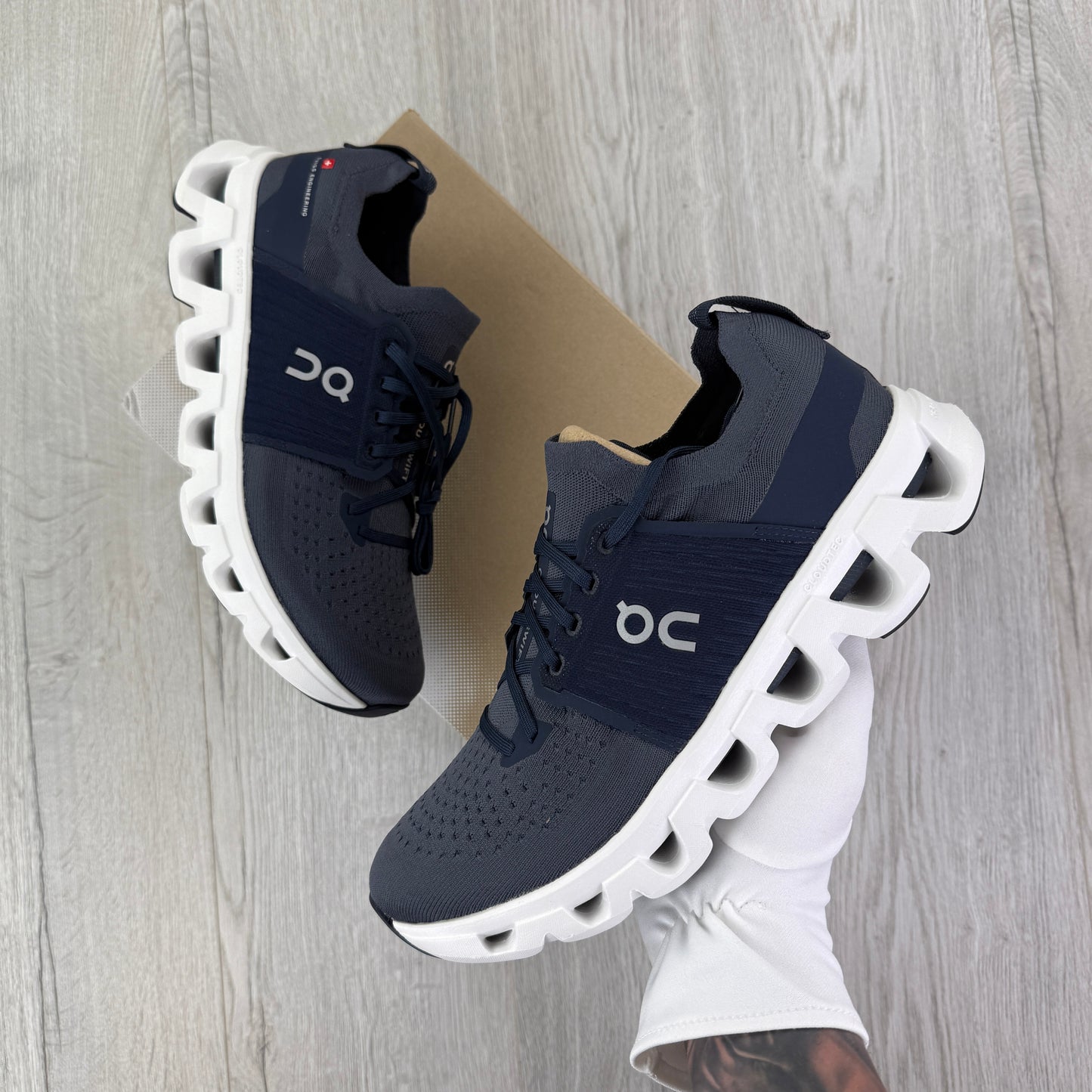 On Running Cloudswift 4 Navy Trainers