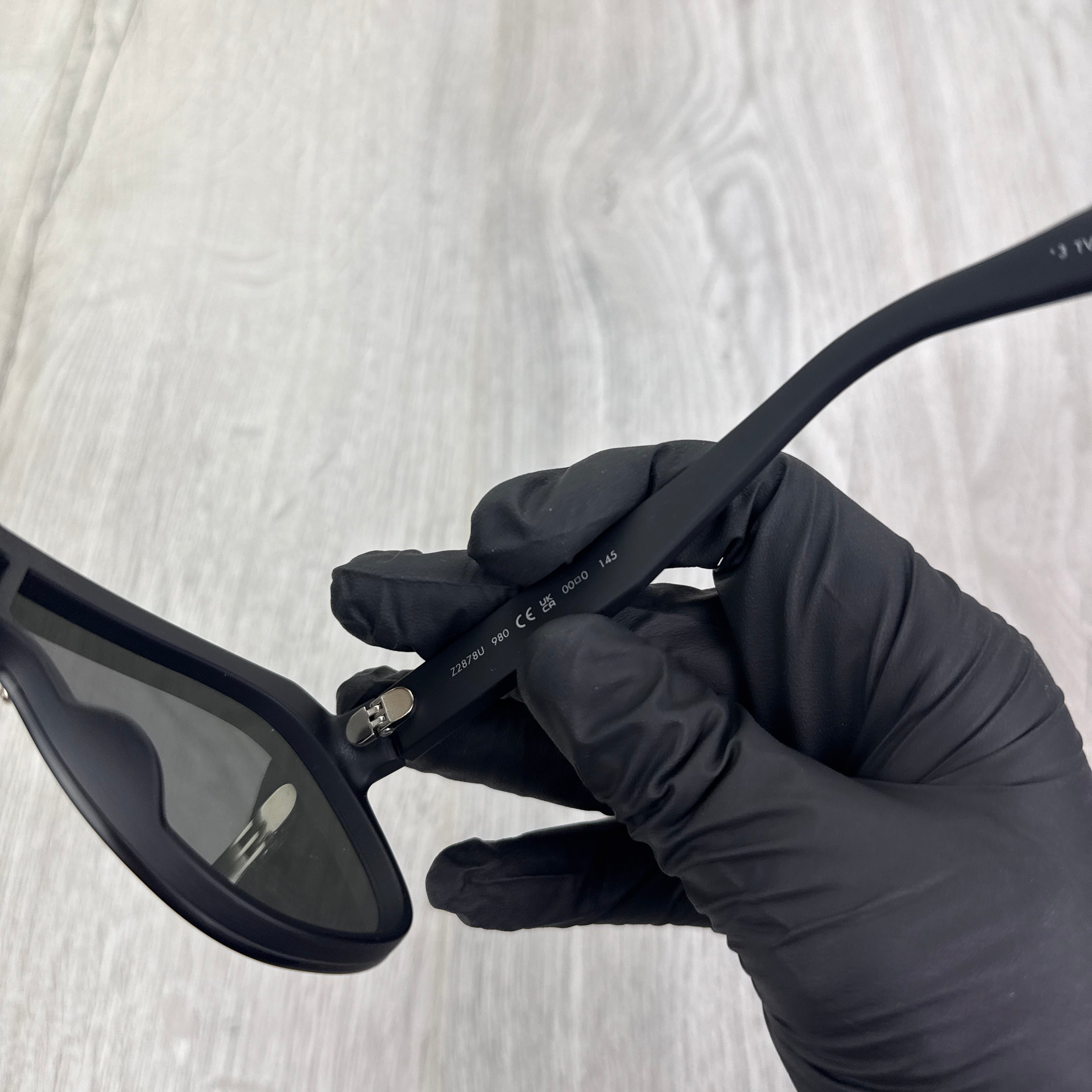 Louis Vuitton Men’s Black Waimea Mask Round Sunglasses