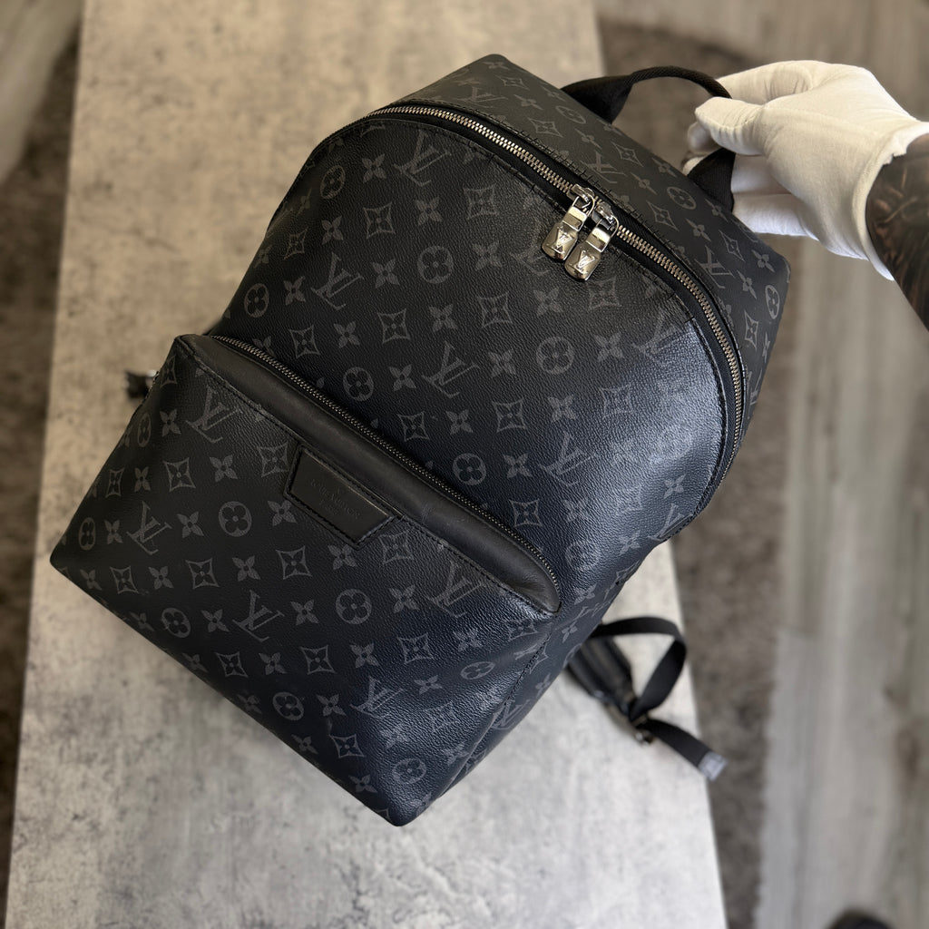 Louis Vuitton Men’s Black Monogram Discovery Backpack