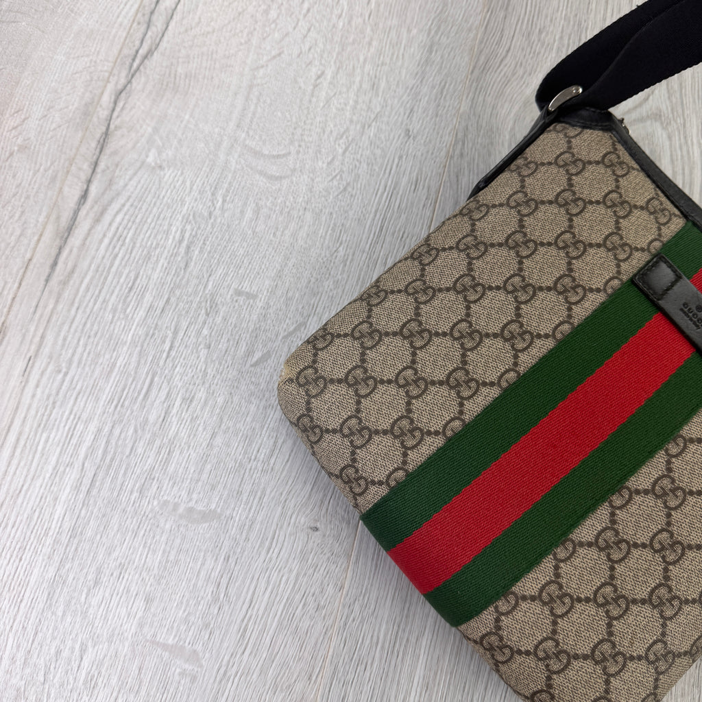 Gucci Men’s Flat GG Supreme Web Beige Messenger Bag