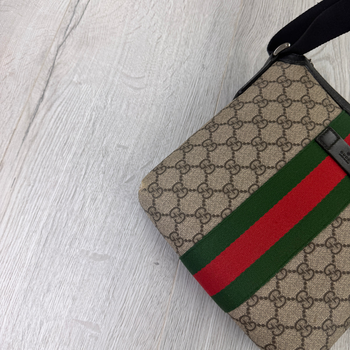 Gucci Men’s Flat GG Supreme Web Beige Messenger Bag
