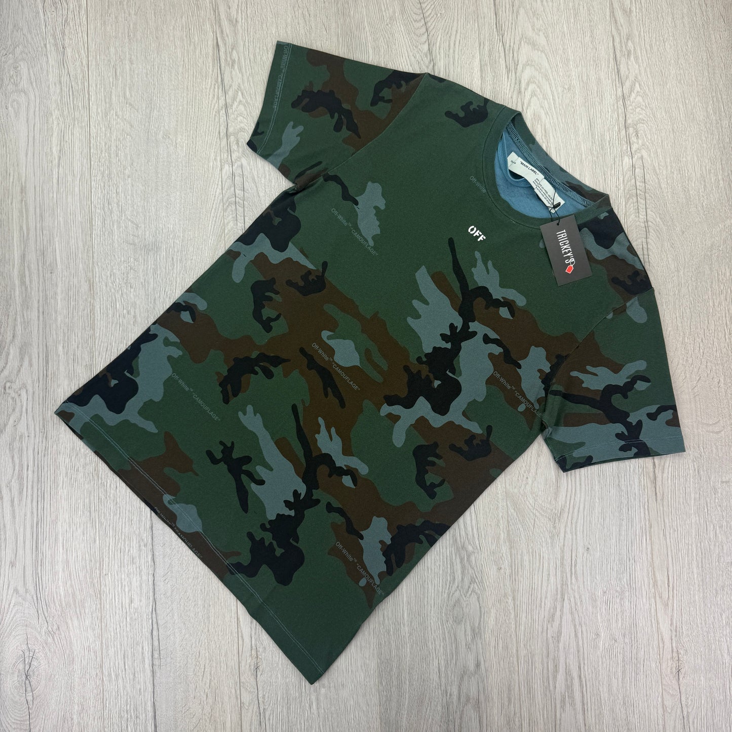 Off White Men’s Camo T-shirt - Medium