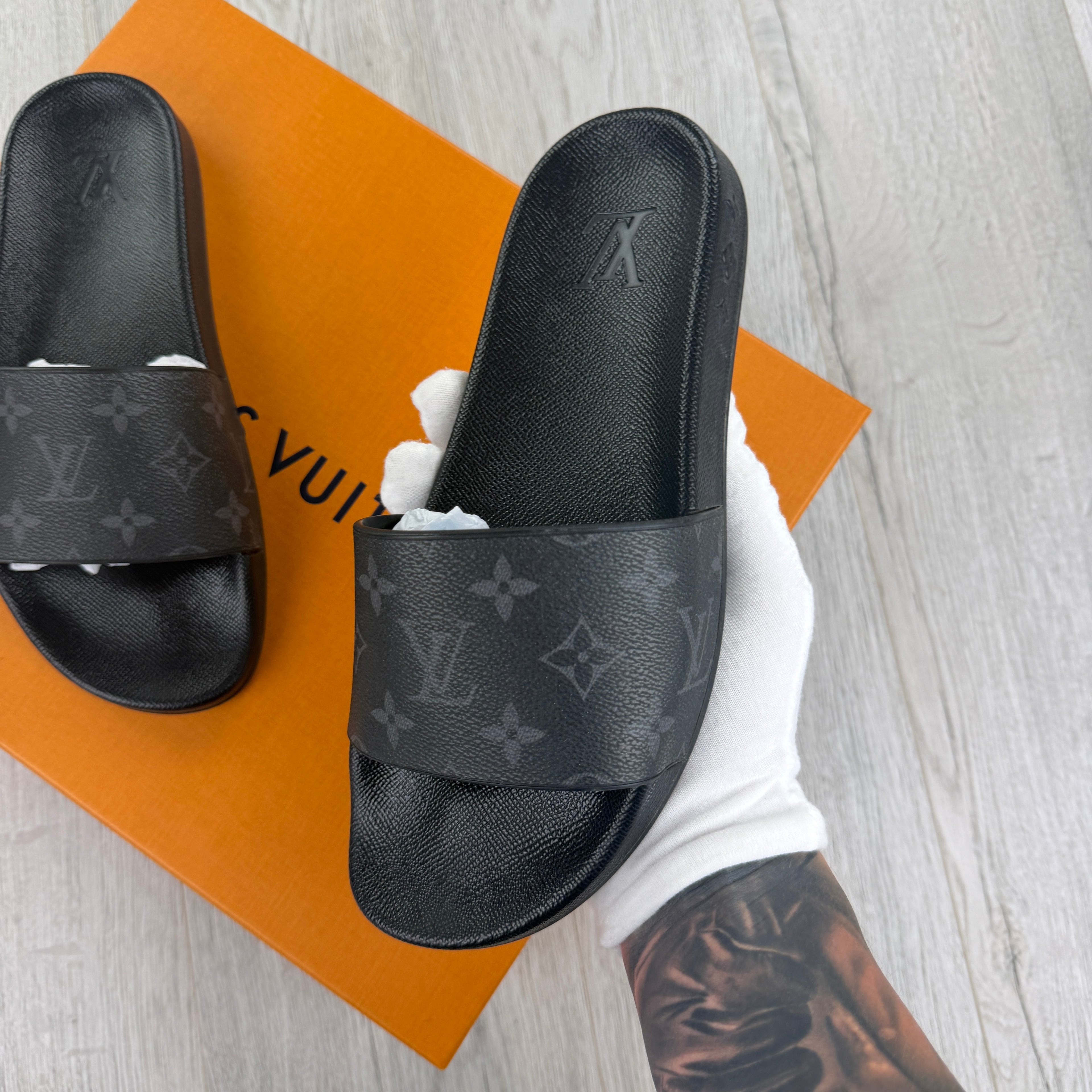 Louis Vuitton Men’s Black Leather Sliders - Uk 6 (Fit 7)