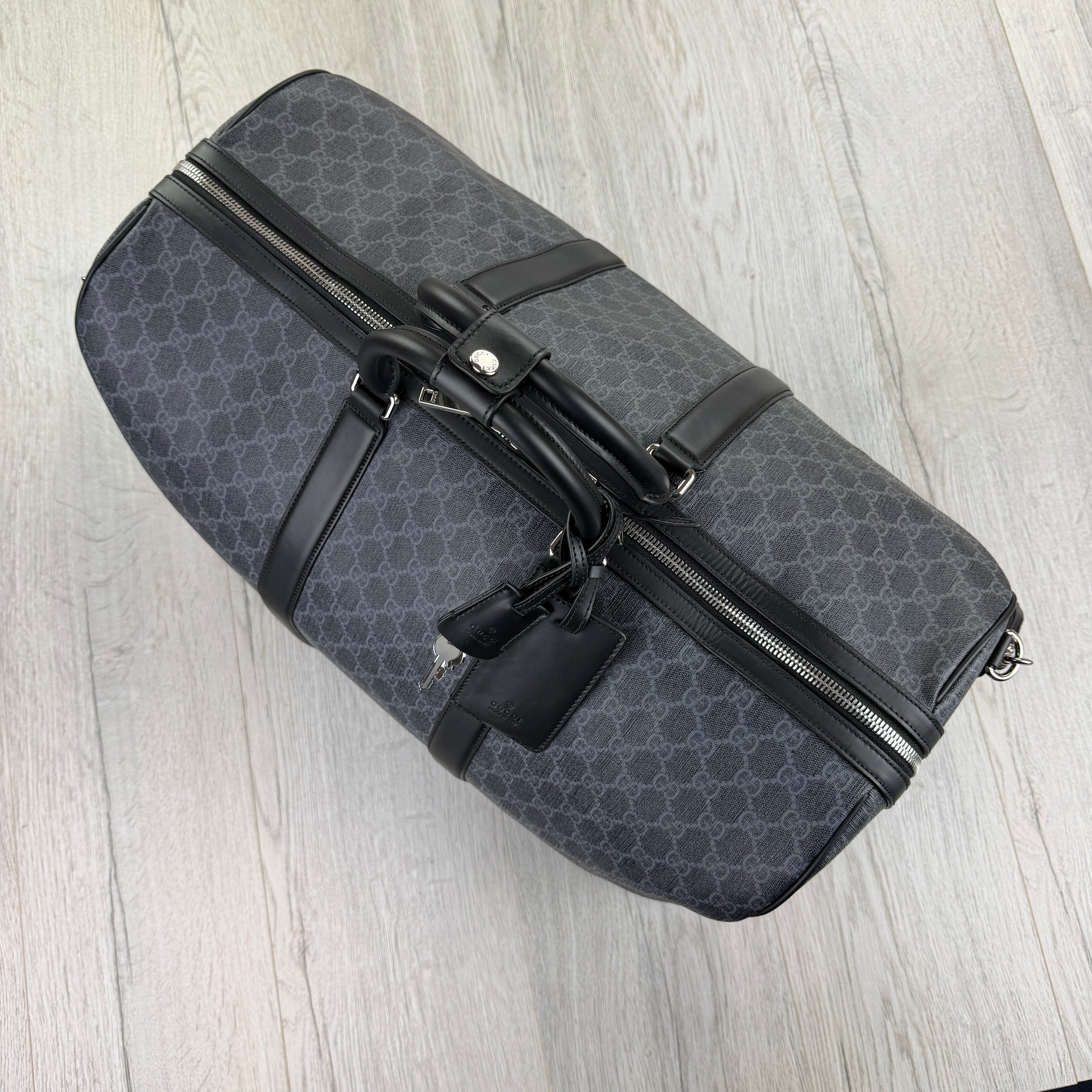 Gucci Mens Large GG Supreme Duffle Bag