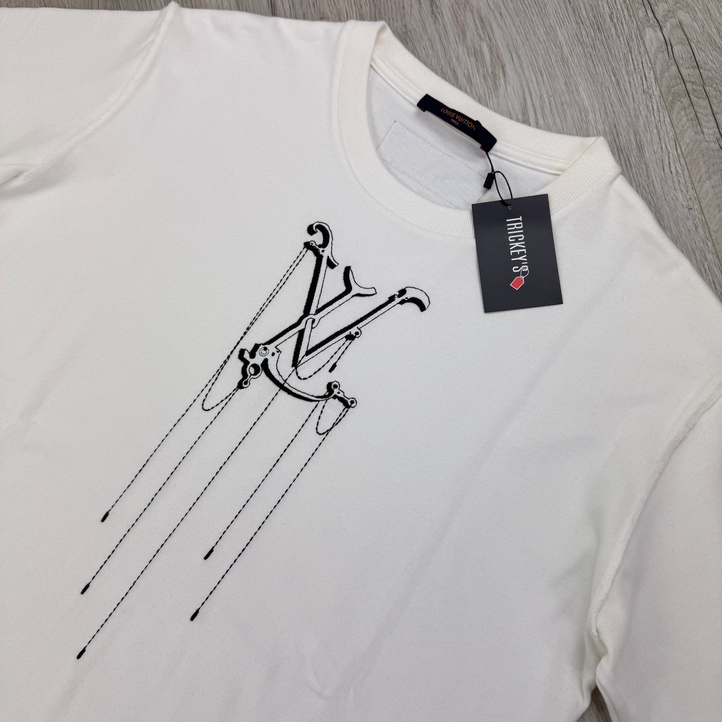 Louis Vuitton Men’s White Embroidered Pendant Logo T-Shirt - Small