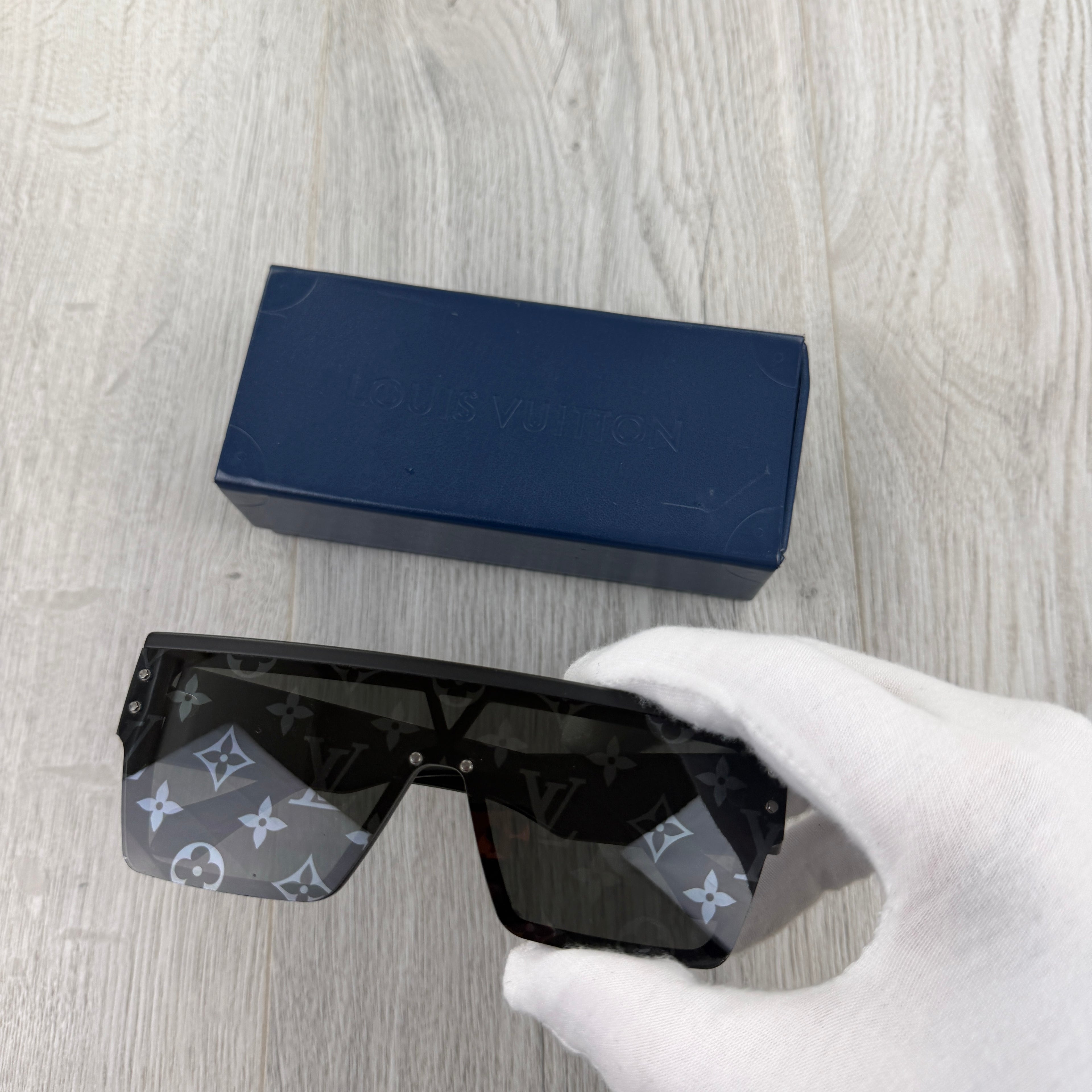 Louis Vuitton Men’s Black Waimeau Sunglasses
