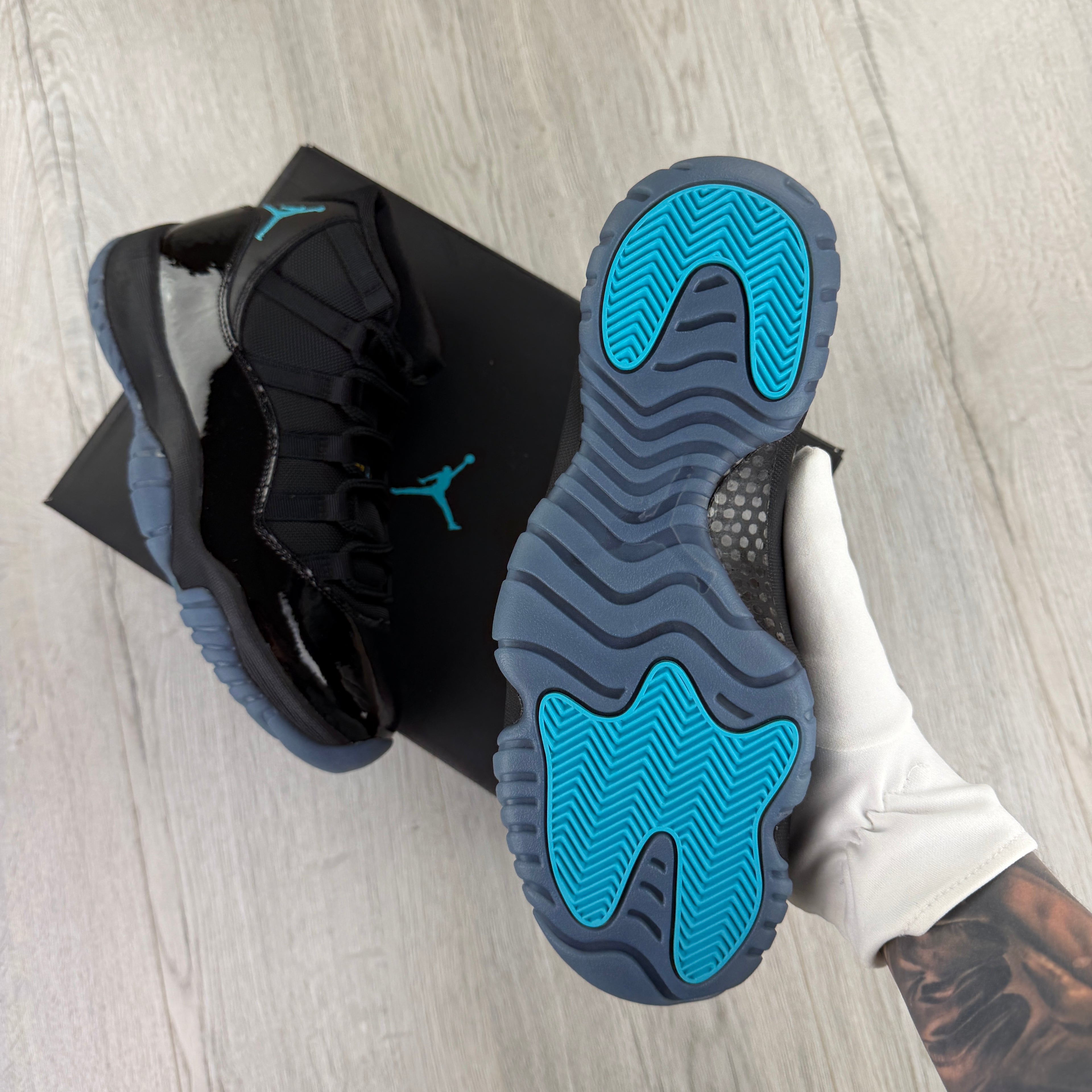 Jordan 11 Retro Black / Gamma Blue Trainers - Uk 9