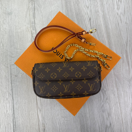 Louis Vuitton Women’s Ivy Wallet On Chain Bag