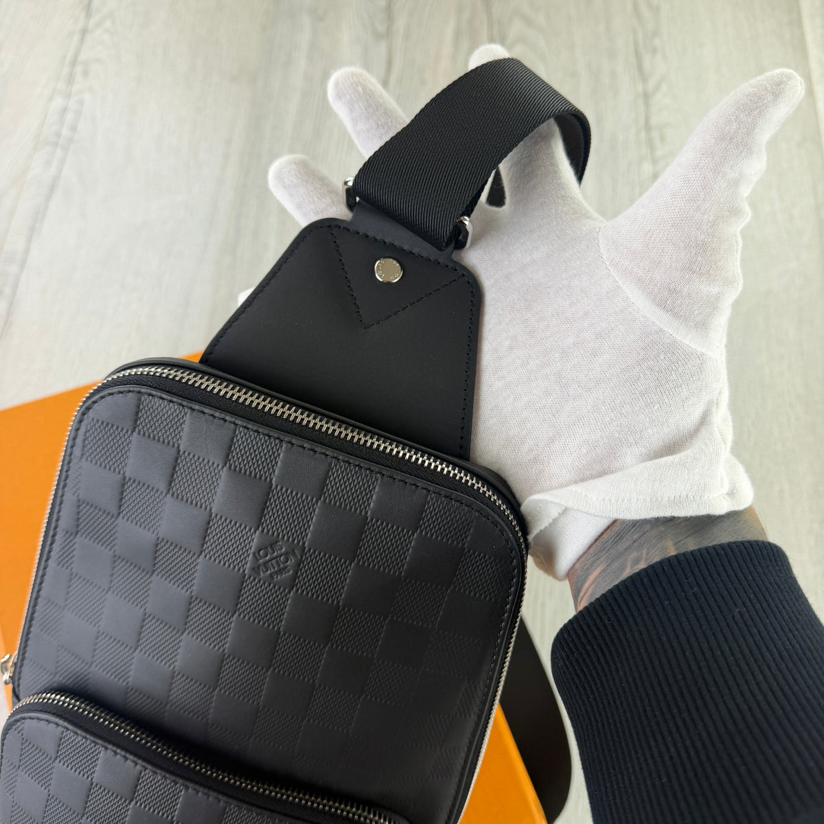 Louis Vuitton Men’s Damier Avenue Sling Side Bag