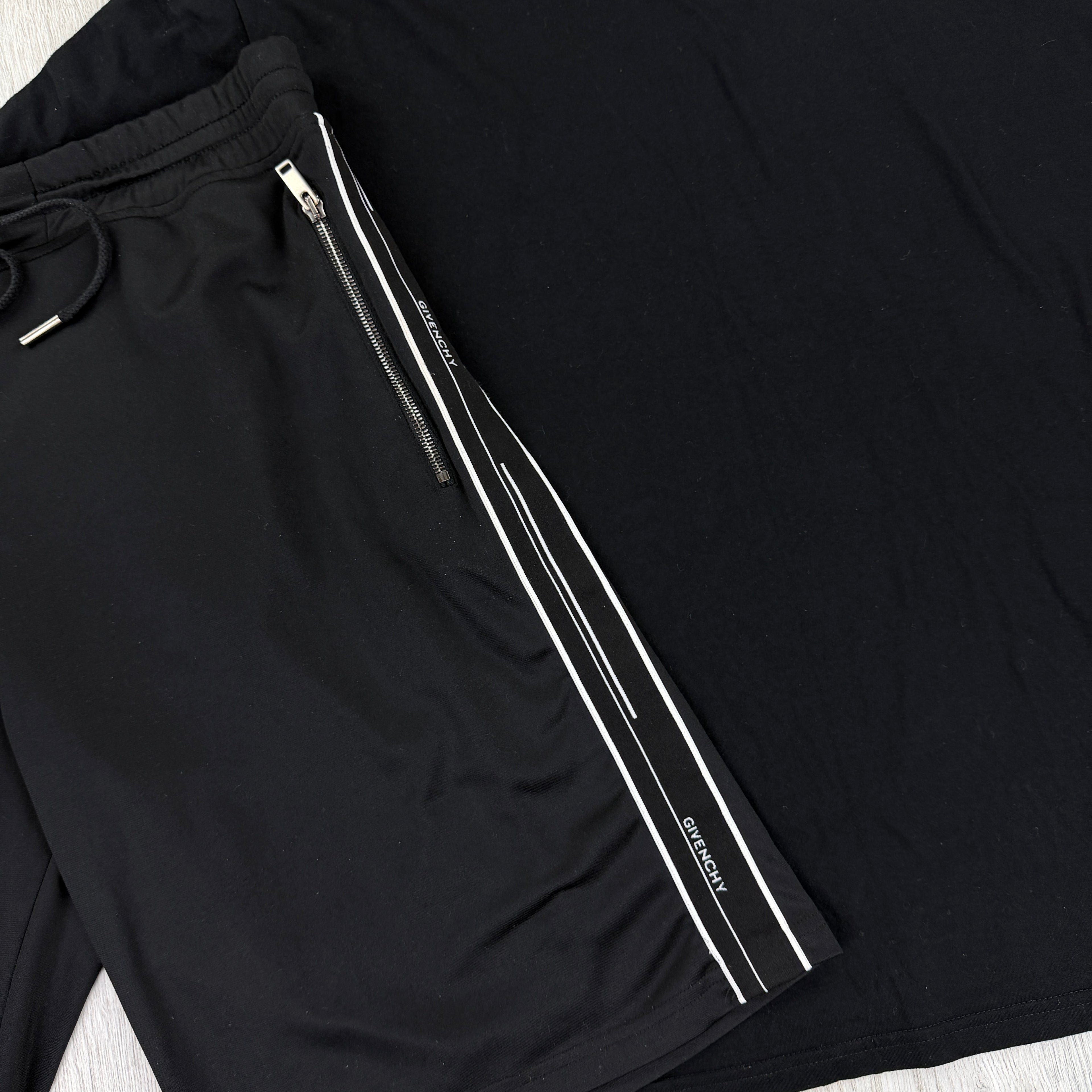 Givenchy Men’s Black T-shirt & Shorts Set - L/XL