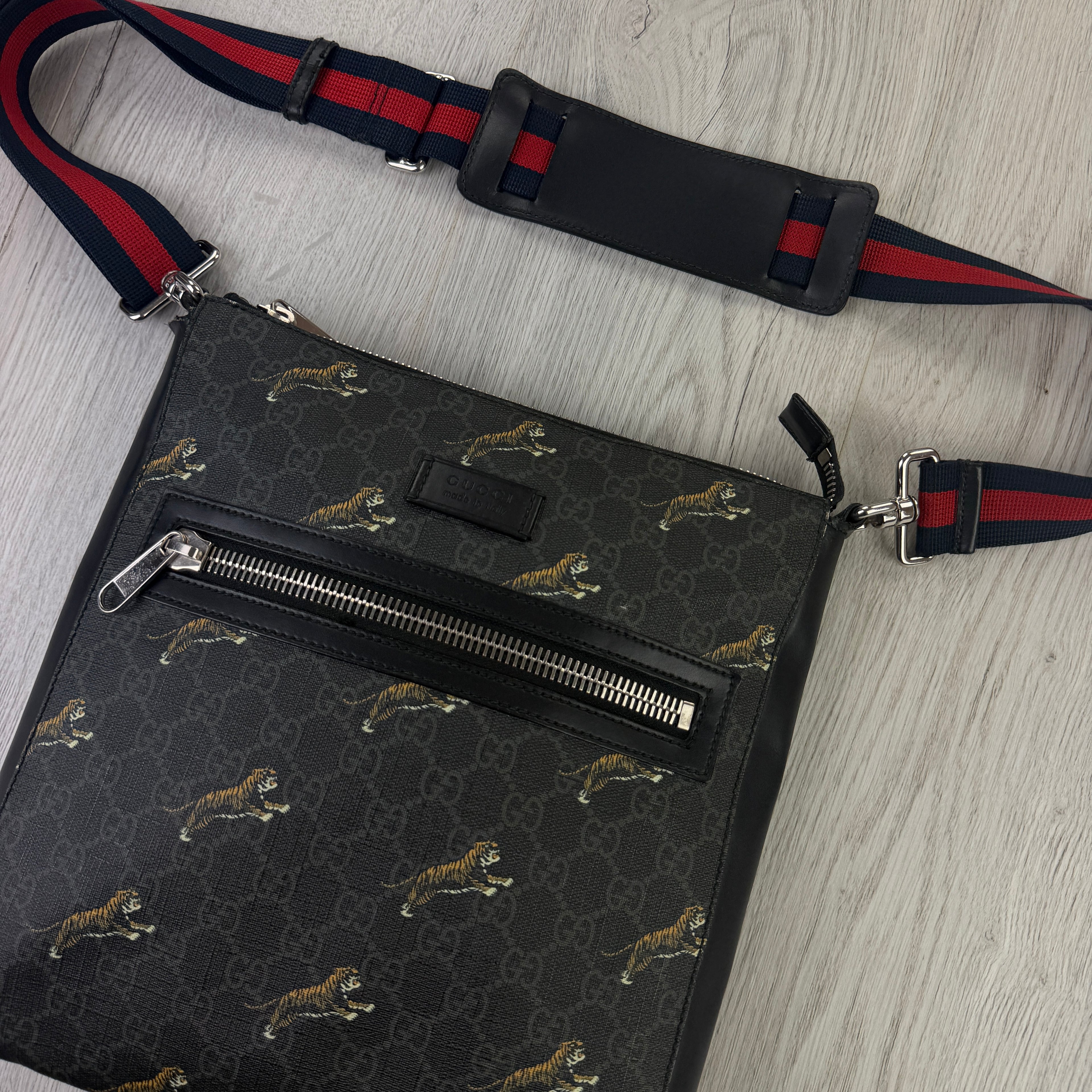 Gucci Men’s Large GG Supreme Tigers Messenger Bag