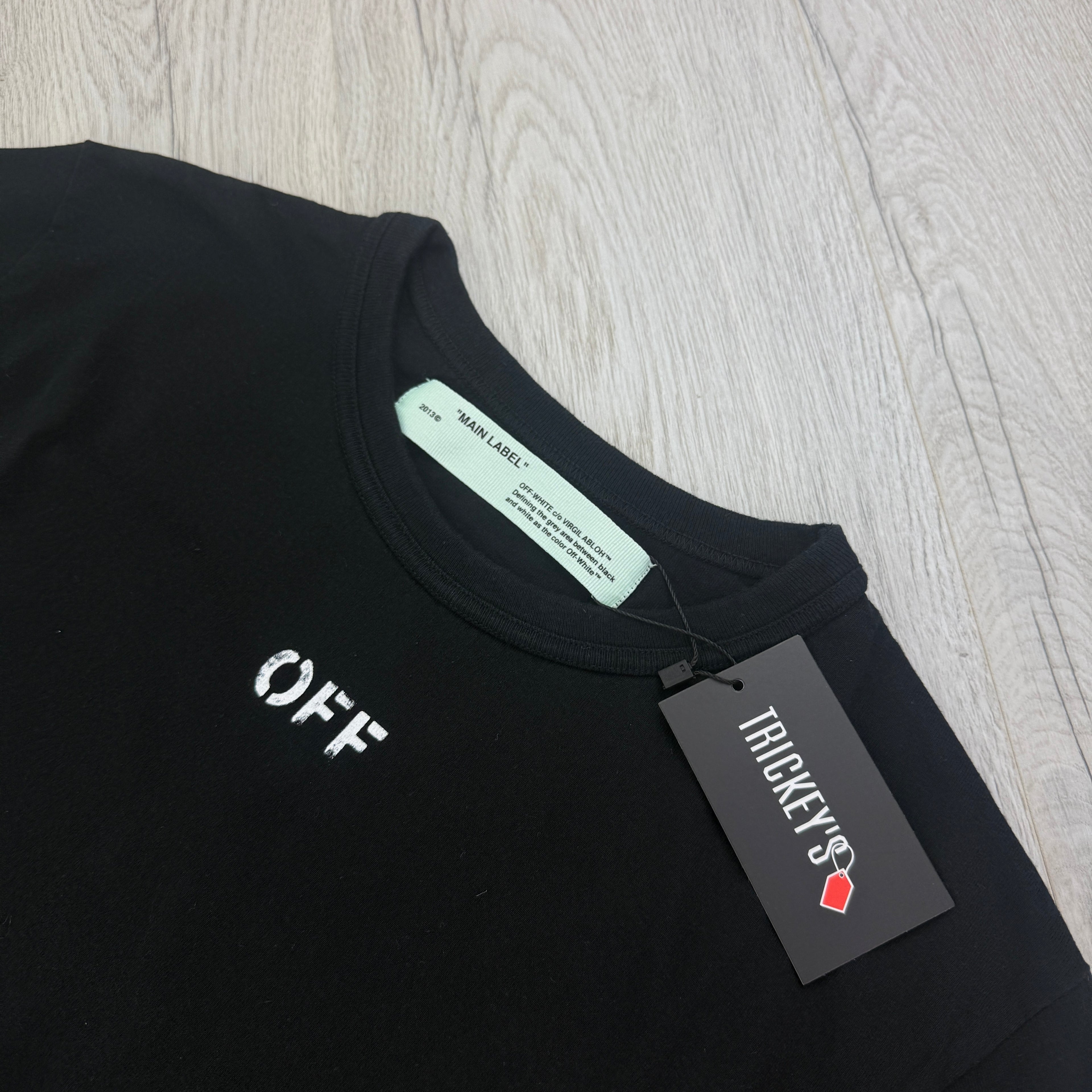 Off White Men’s Black T-shirt Sprayed Arrow Logo - XS Oversized