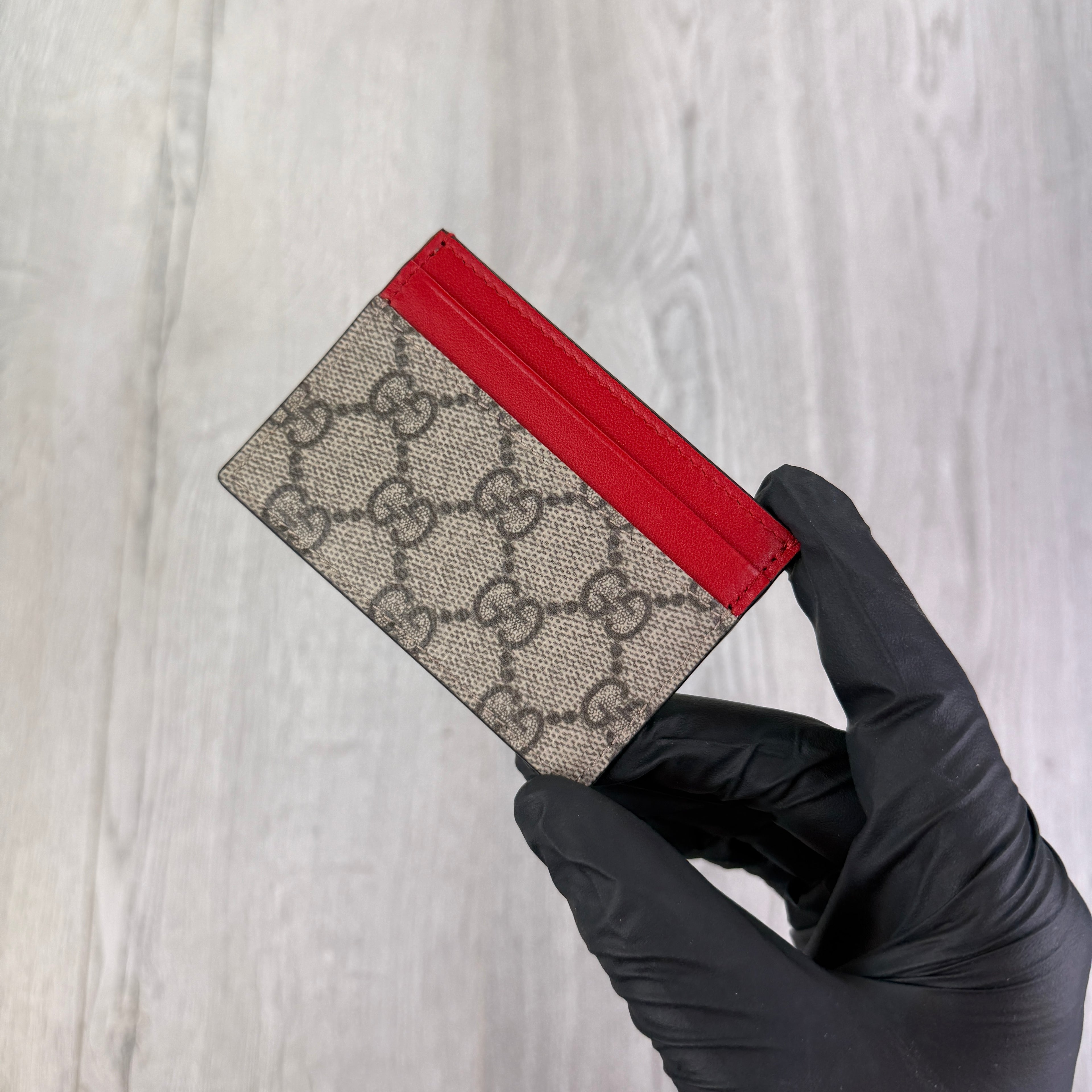 Gucci GG Interlocking Beige Card Holder Red Edition