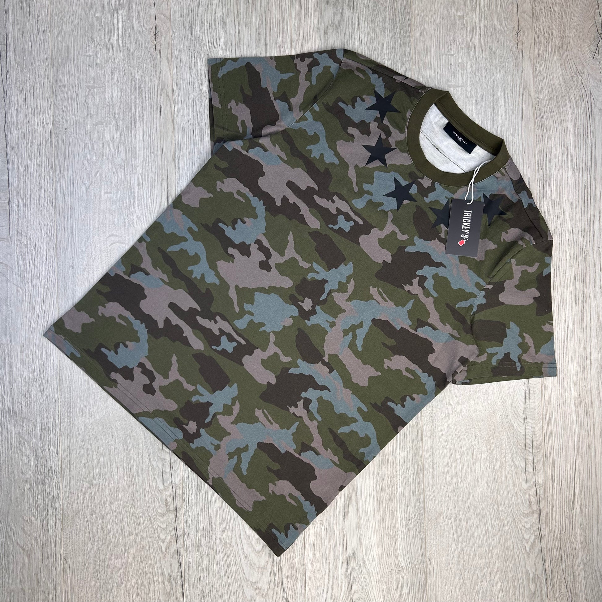 Givenchy Men s Camo T shirt With Black Stars Medium Trickey.store