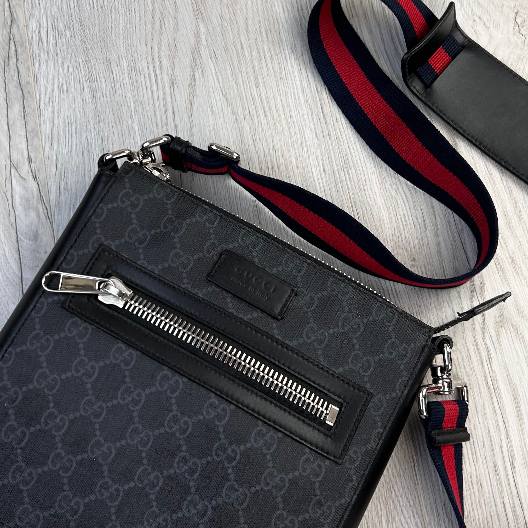 Gucci Messenger Men’s GG Black Small Side Big