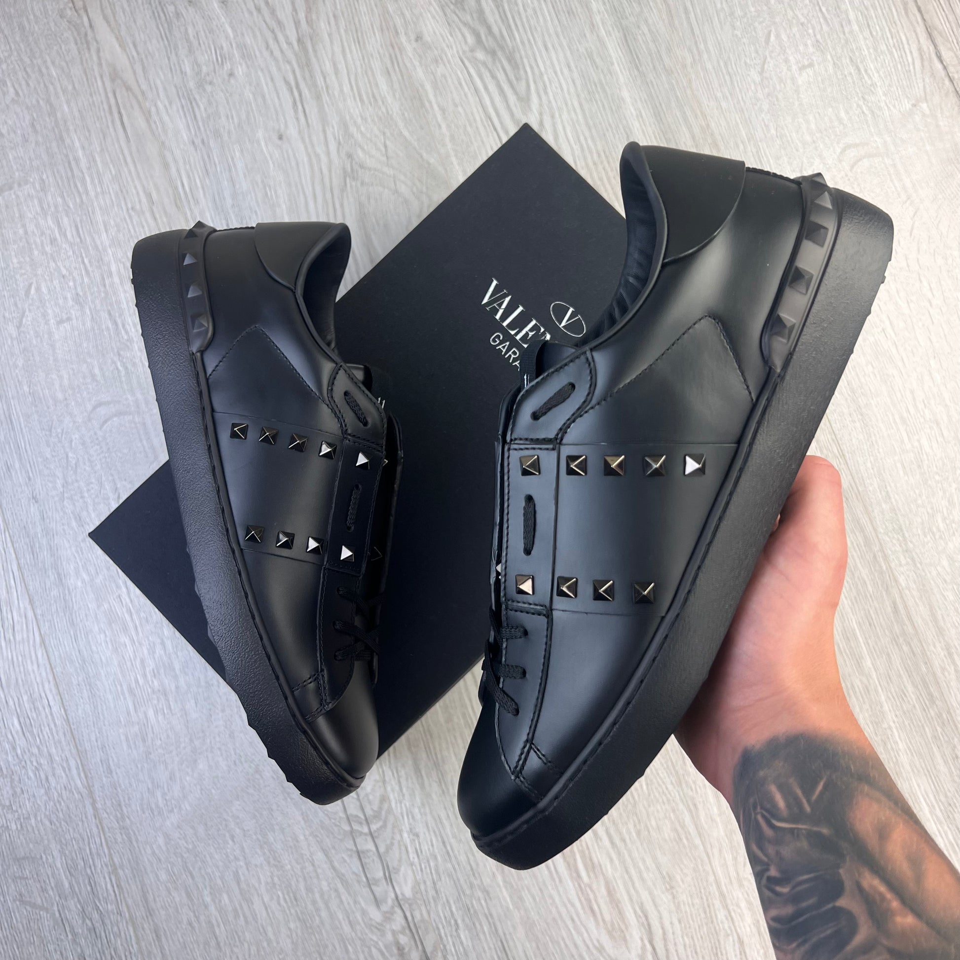 Black valentino hotsell rockstud trainers mens