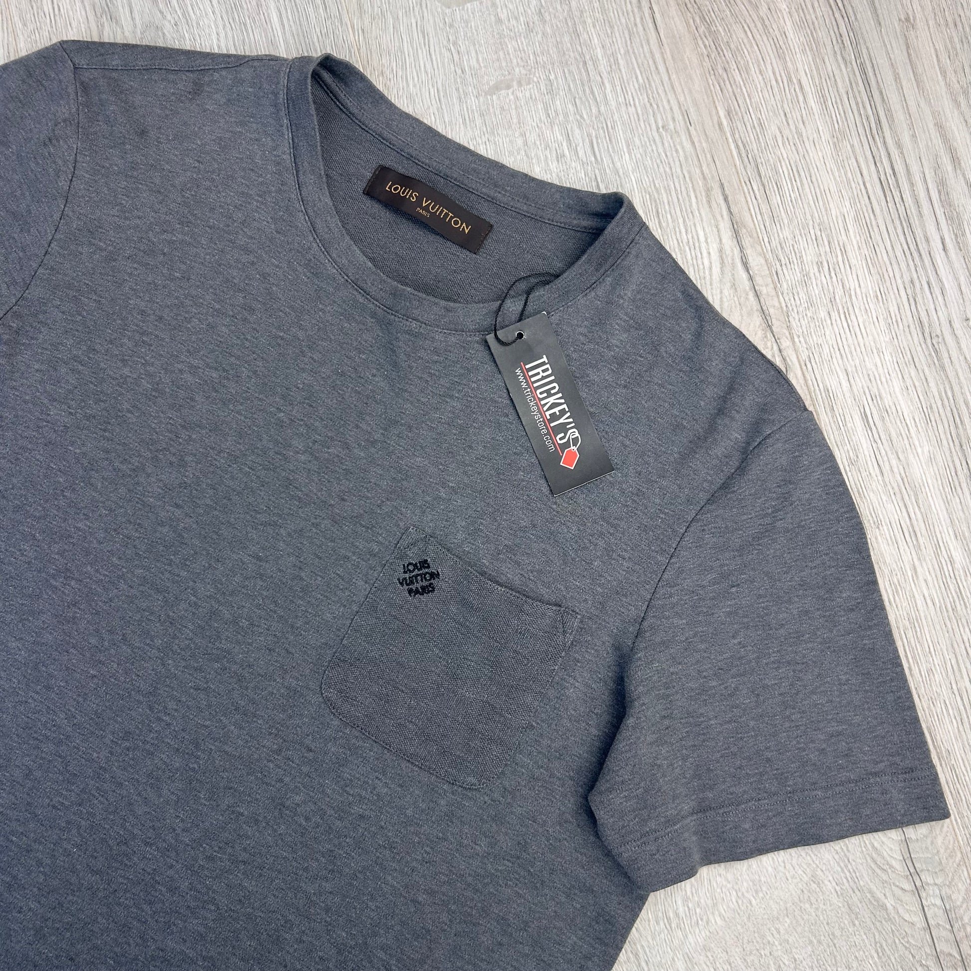 Louis Vuitton Men's Grey T-shirt - Large – Trickey.store